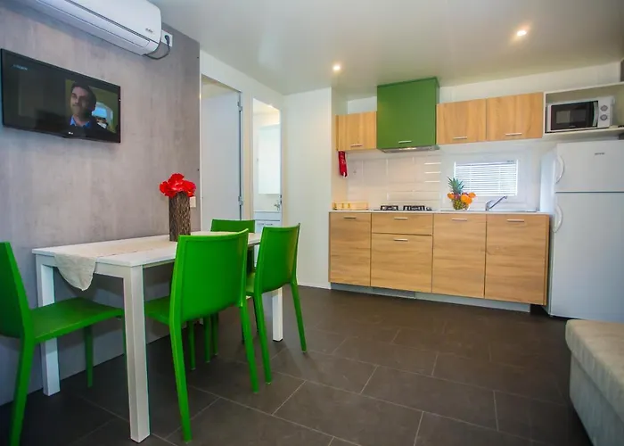 Cherry Premium Jade Mobile Homes Zelena Laguna * Πόρετς